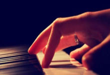 令人难忘的比赛，两支球队紧咬榜首位置